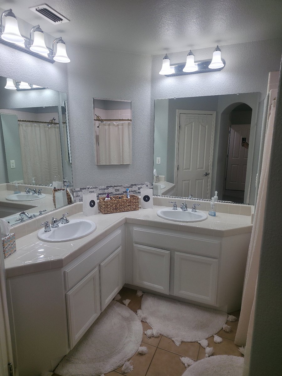 Master Bedroom Bathroom