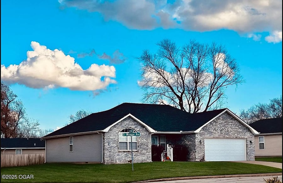 Beautiful and spacious home on dead end cul-de-sac