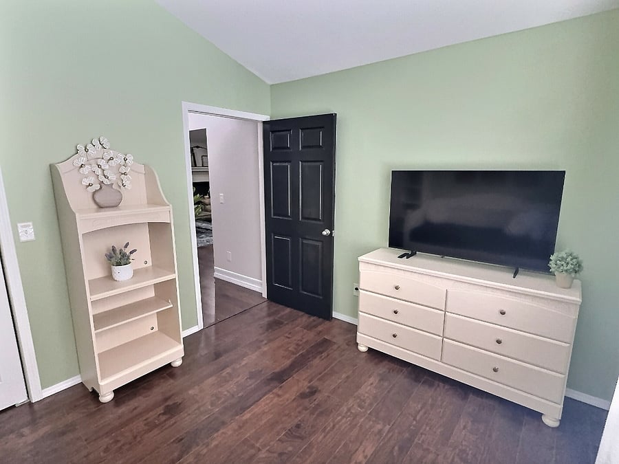 Bedroom 3 with trundle bed (2 twin mattresses) and 50" Smart TV