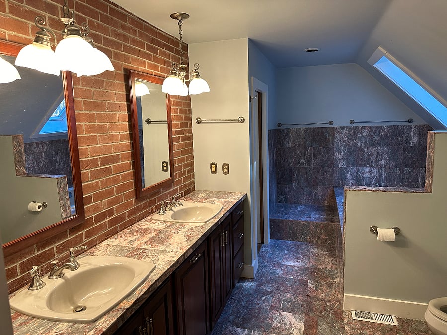 Master bathroom (jack-and-jill)
