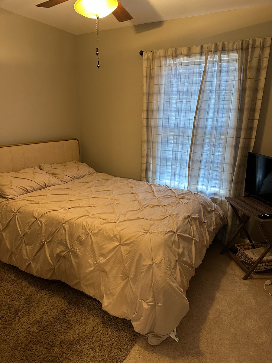 second upstairs bedroom
