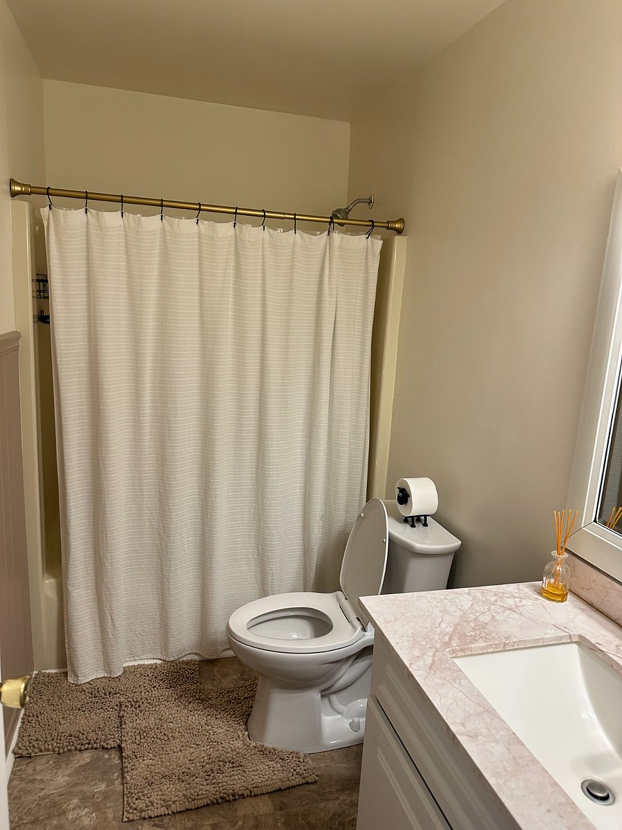 secondary upstair bathroom