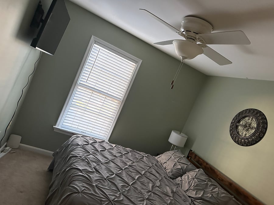 third bedroom with tv in room and spacious closet