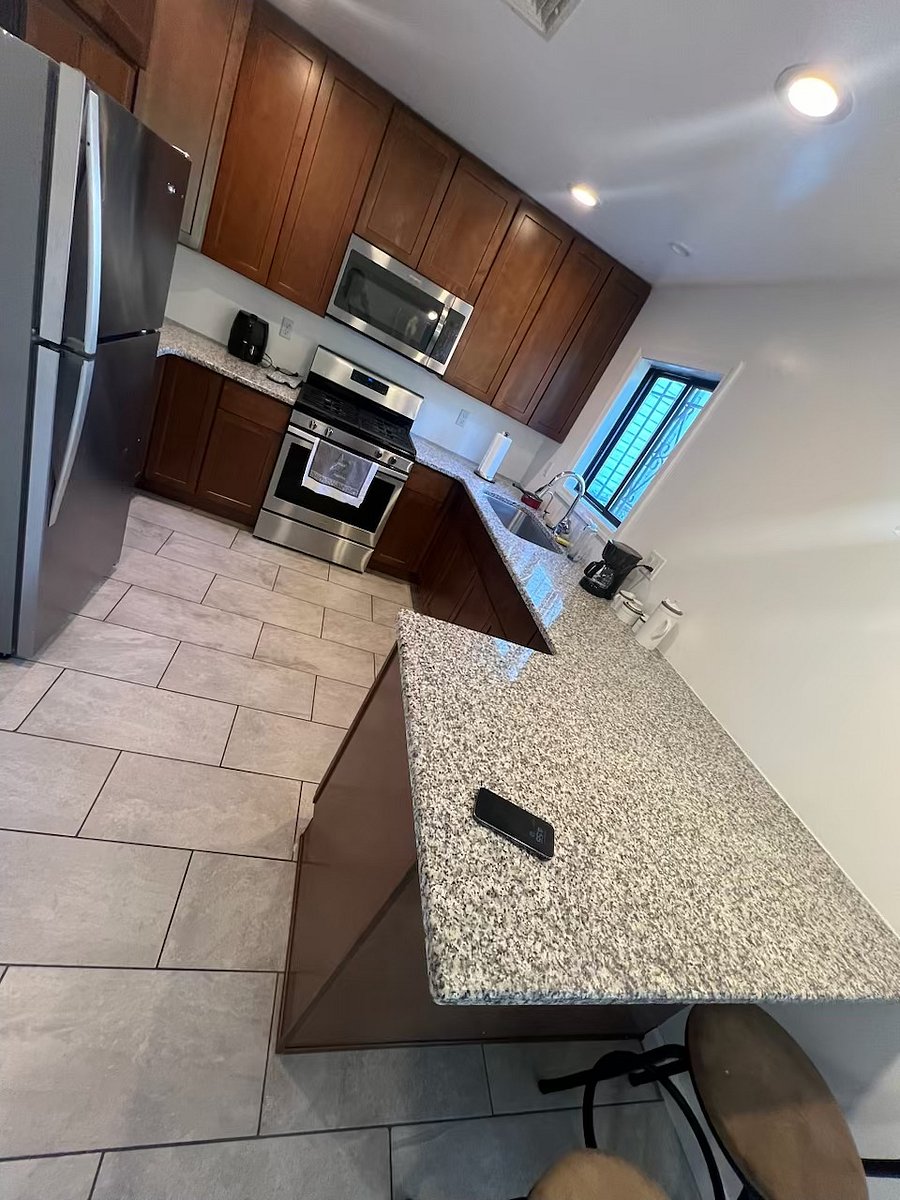 Full Kitchen (Two Refrigerators for Comfort)