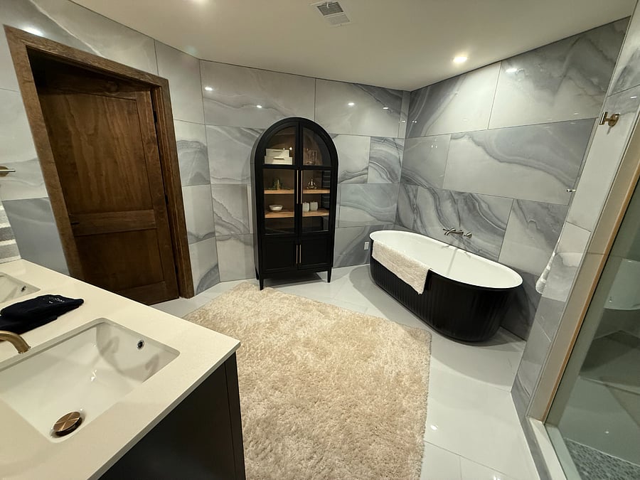 En suite master bath with large soaking tub.