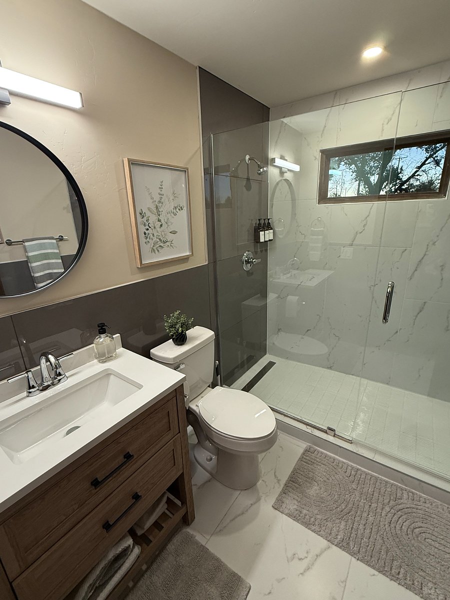 Full 3rd bathroom.