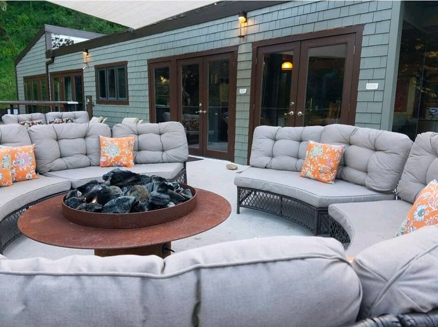 No exterior furniture, but plenty of space for yours.