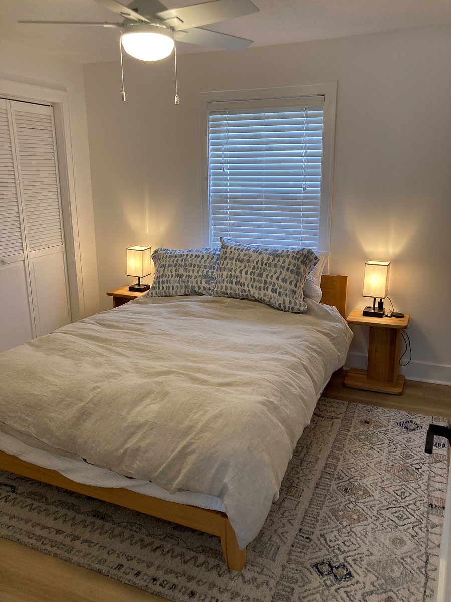 Second bedroom with comfortable queen bed