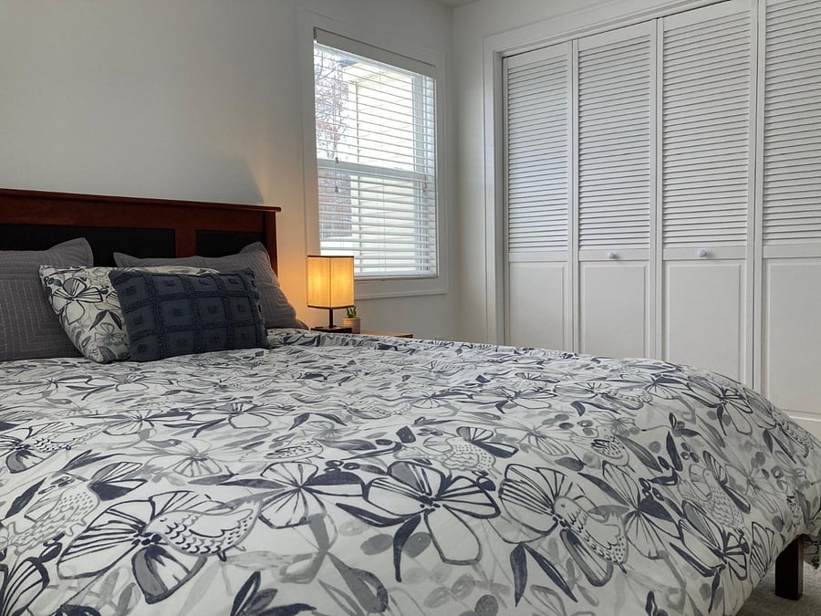 Queen Bed
