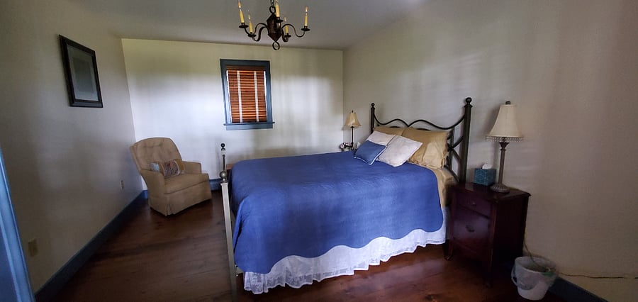 queen bedroom