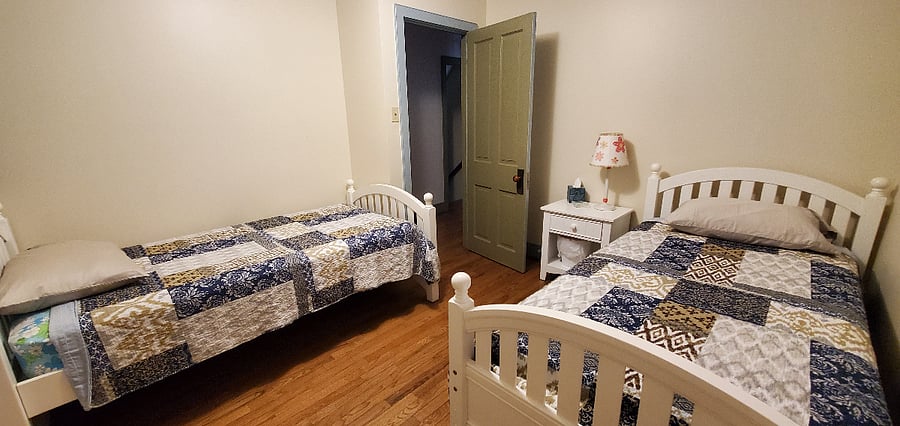 twin bedroom