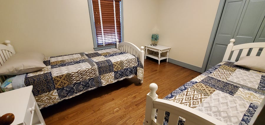 twin bedroom