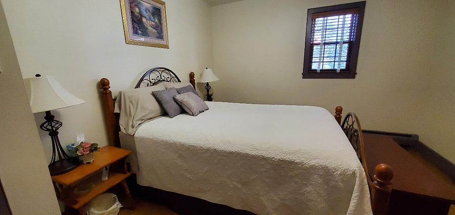 queen bedroom