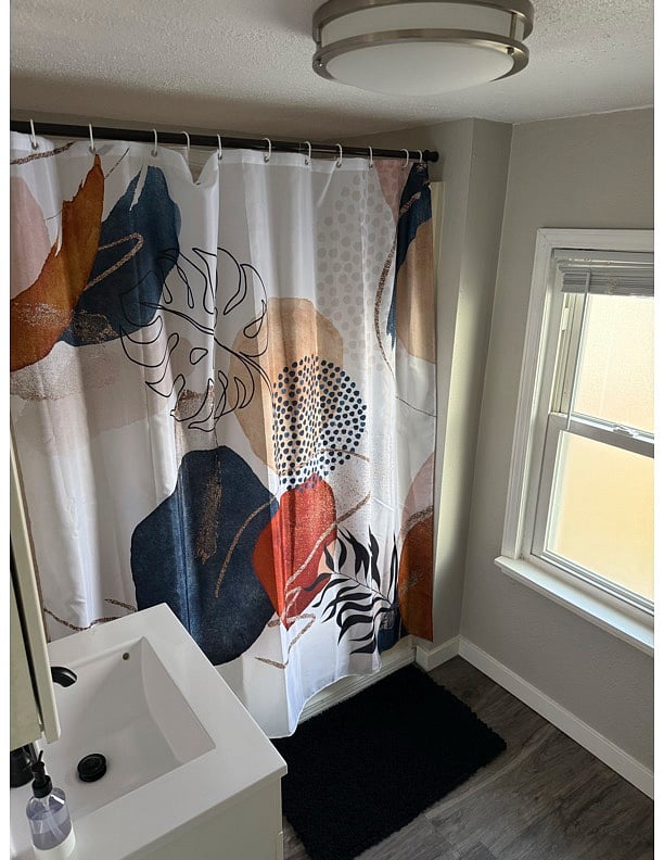 Second floor bathroom, shower/tub