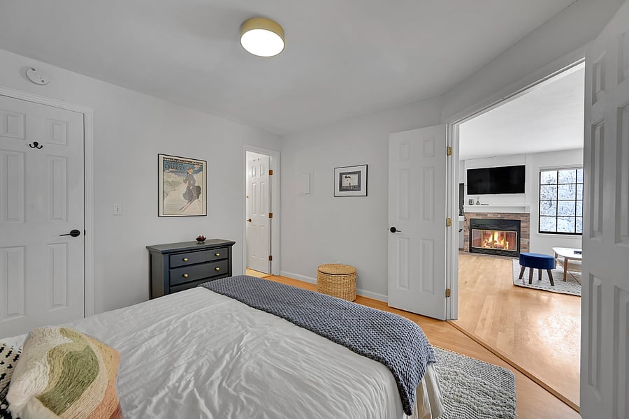 Primary bed with ensuite full bath