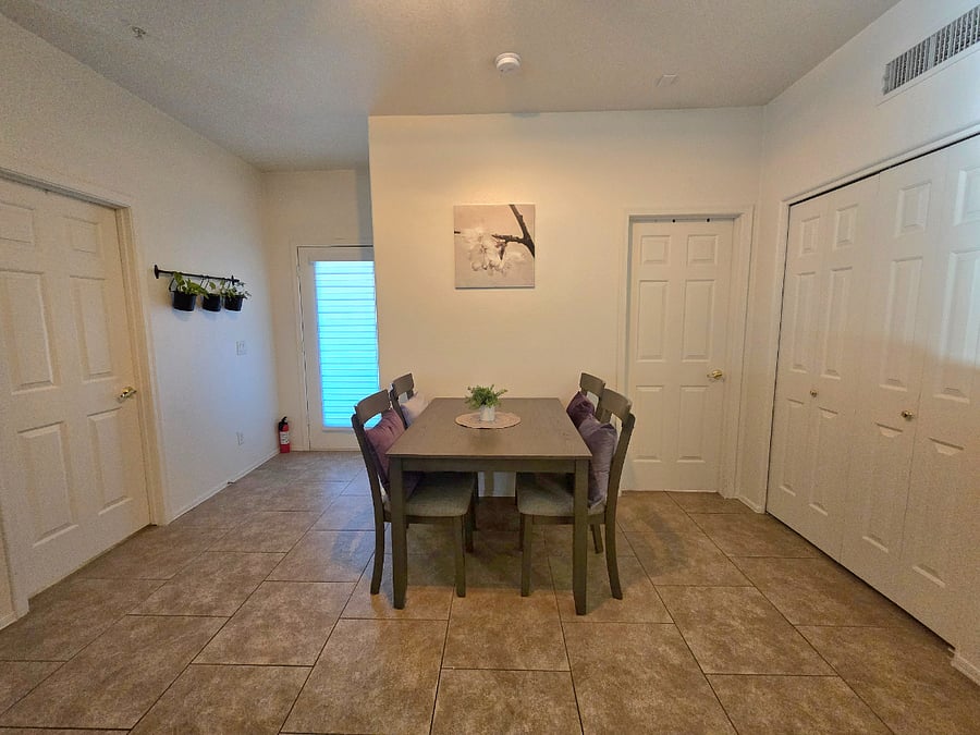 Dining Area. Also 2 additional bar stools at the counter for extra seating!