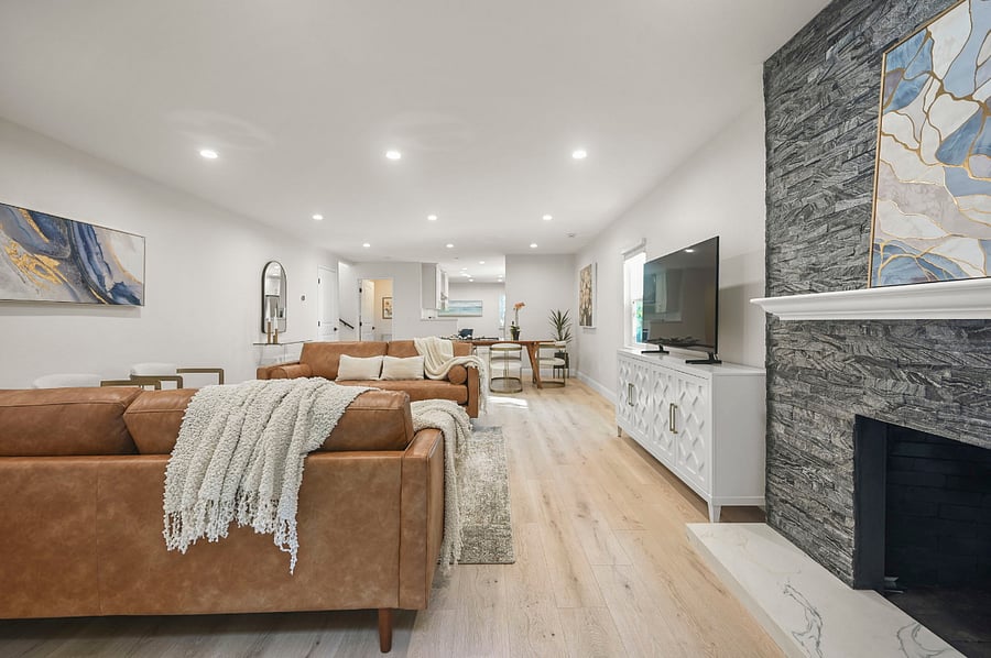 Connected opne space between living, dining and kitchen