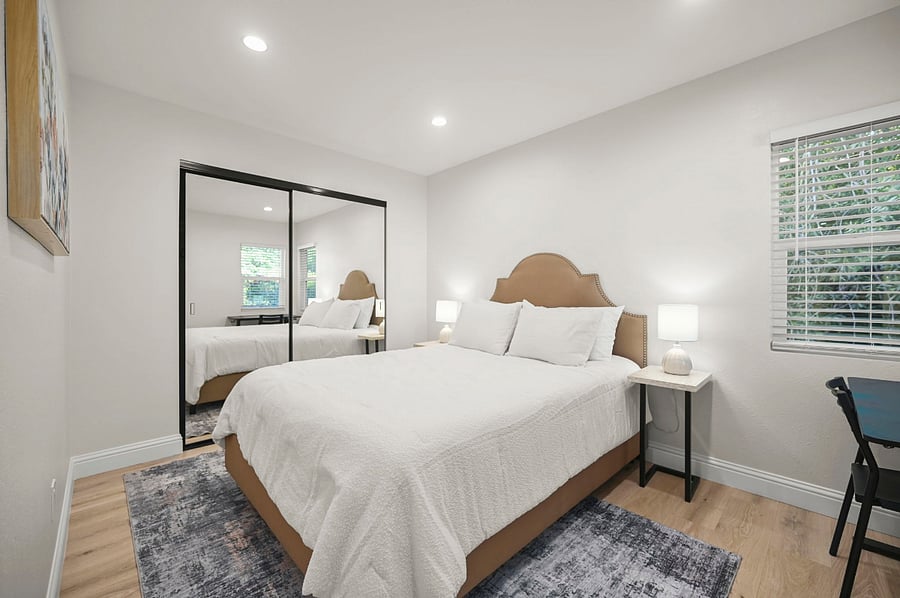 Second floor -bedroom 3 with queen size bed and height adjustable desk