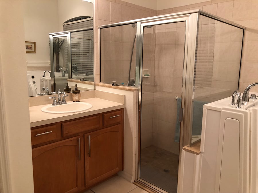 Walk-in bathtub