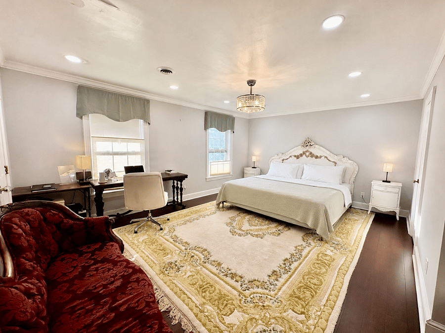 with one king bed setup