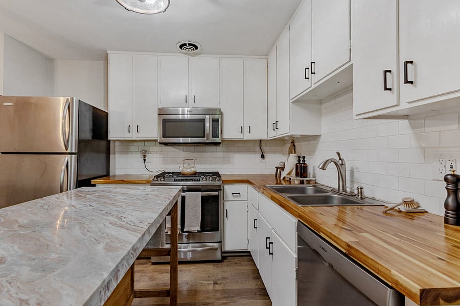 Full kitchen
