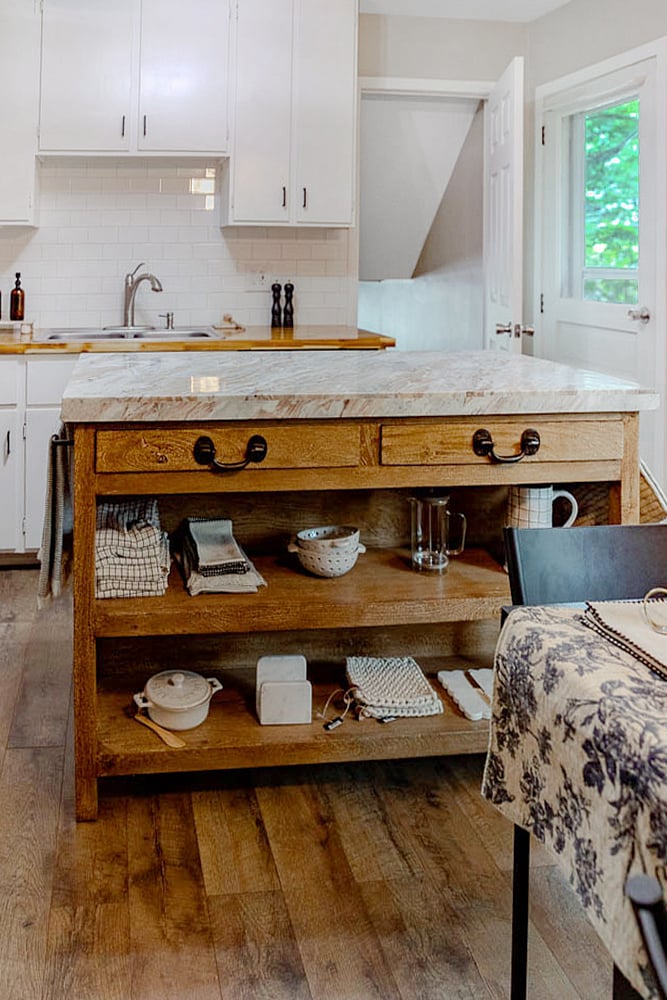 Full kitchen