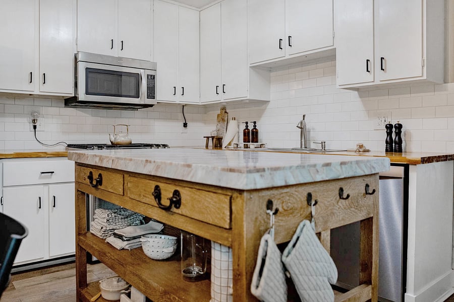 Full kitchen