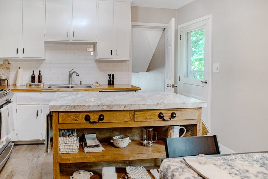 Full kitchen