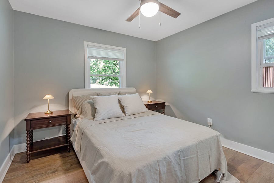 Bedroom 2
A bright, airy room featuring modern dcor and premium linens