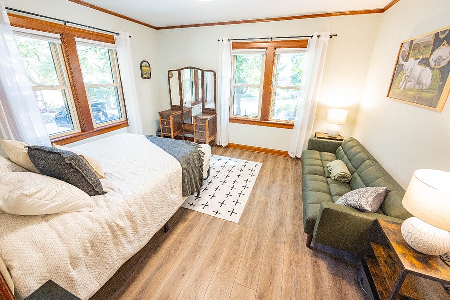 Main floor queen suite