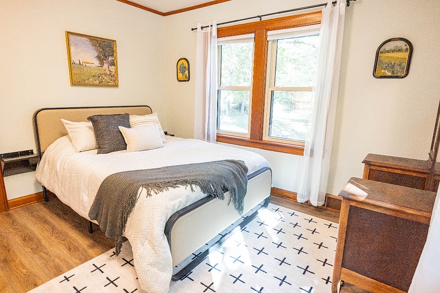 Main floor queen suite