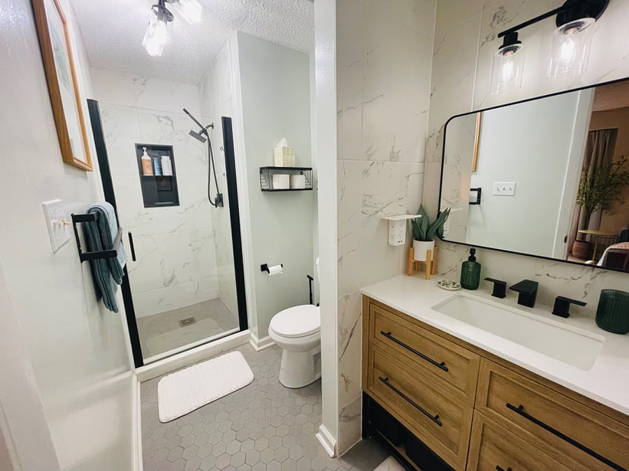 en suite full bathroom, brand new renovation