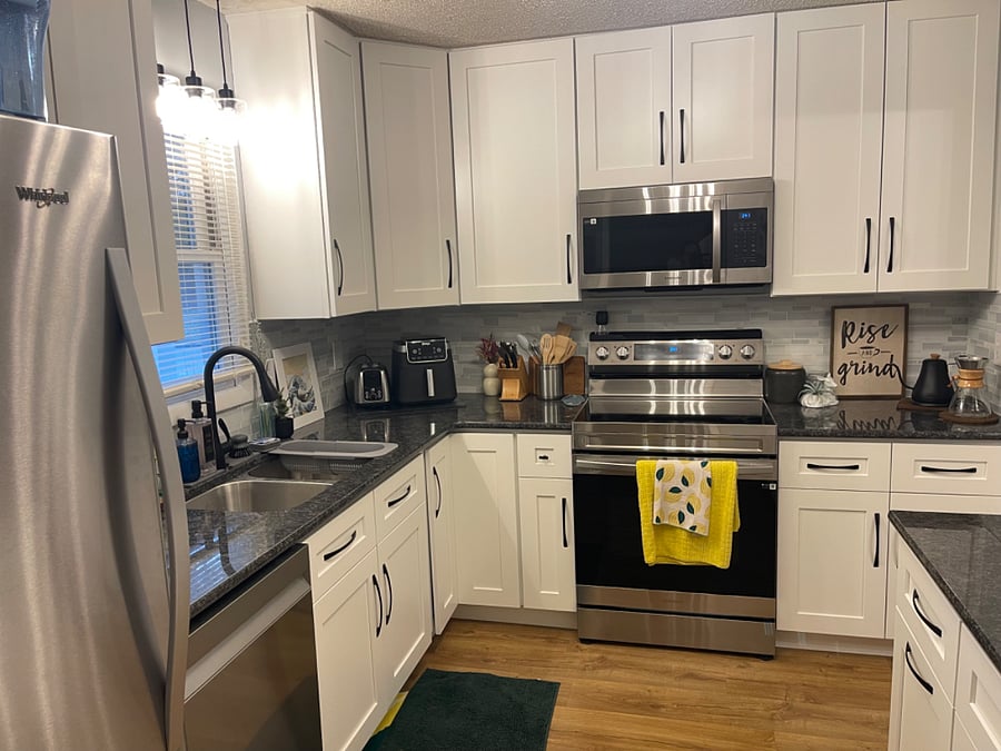 full kitchen 
