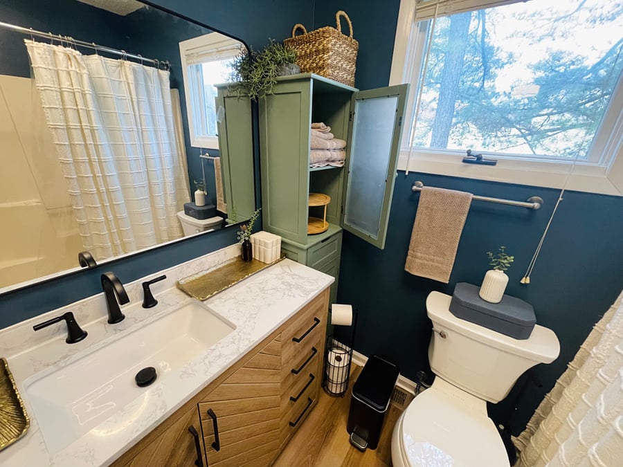 newly renovated full private bath