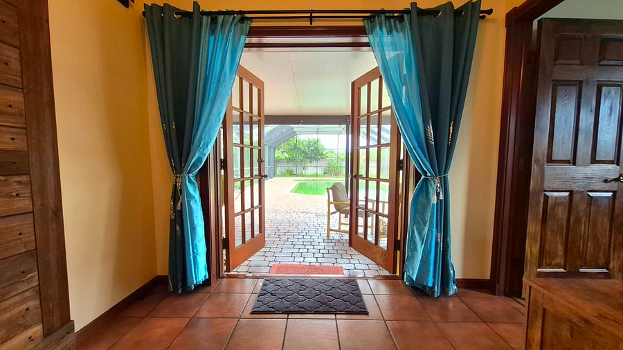 Your independent entrance by the pool side.