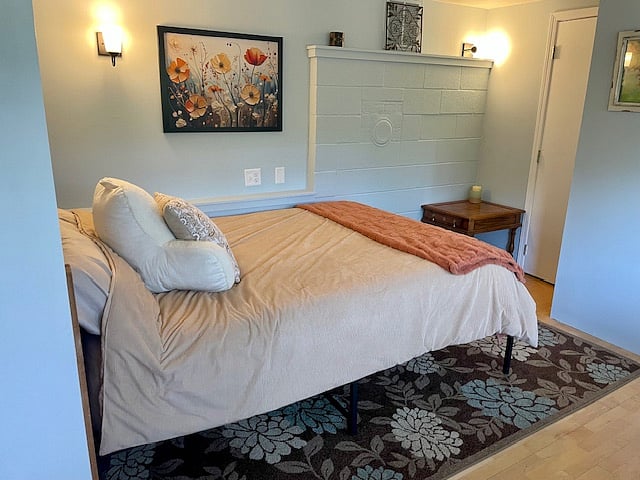 Queen bed