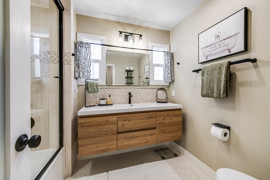One of three full baths. This one is centered between the 1 king bedded room and the queen bedded room - sharing the same hallway.