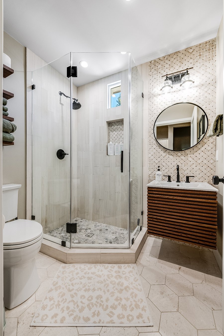 Bathroom next to the queen bedded bedroom.
