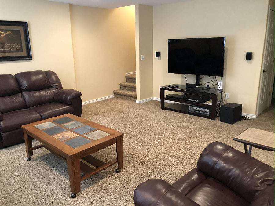 Family Room w/smart tv
