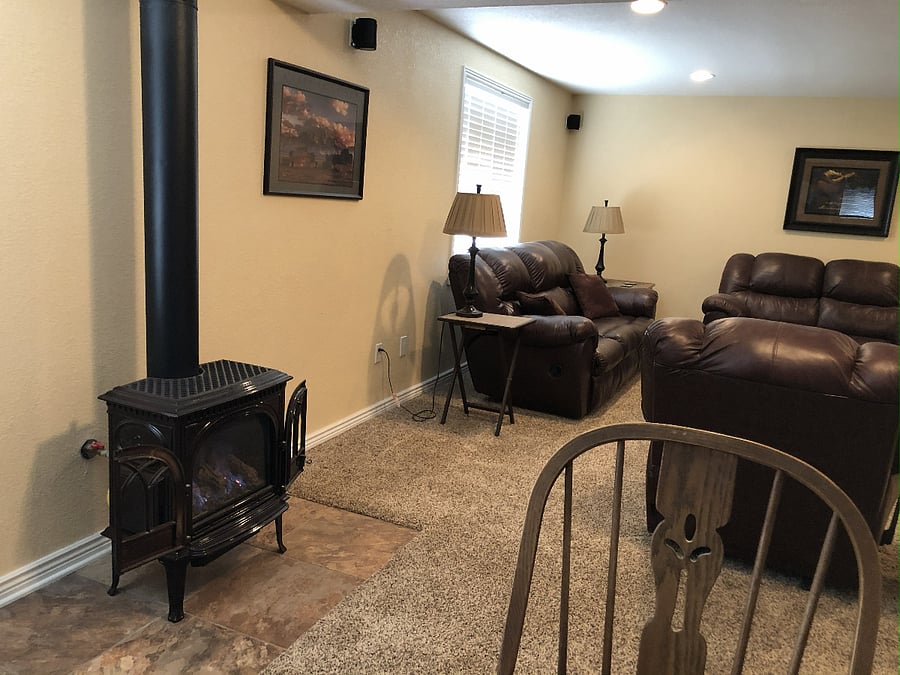 Family Room w/fireplace