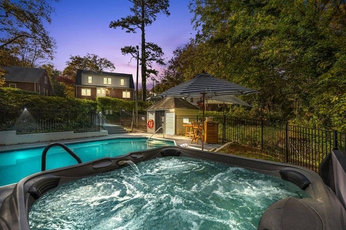 Pool with jacuzzi and outdoor lounge