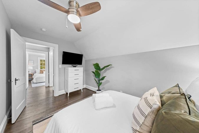 White cozy room with ceiling fan
