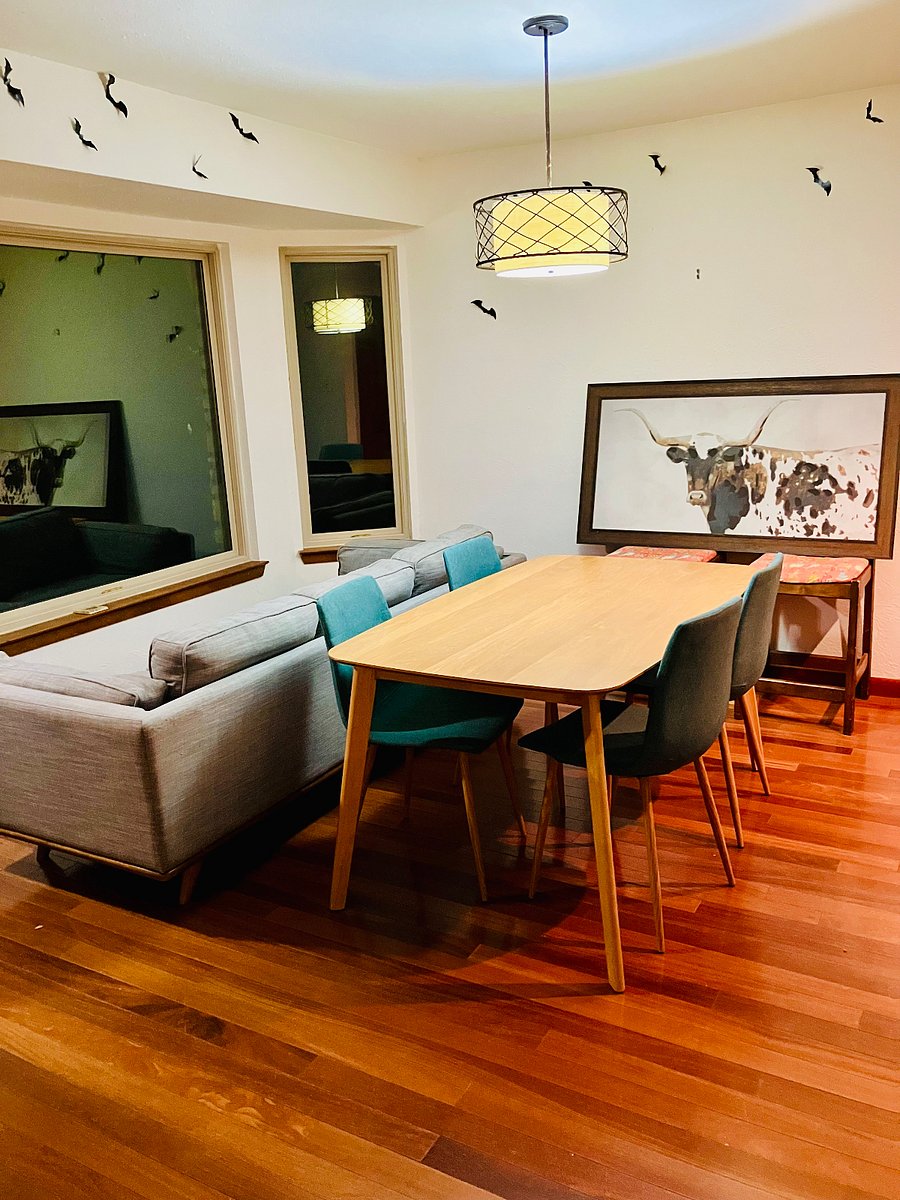 Dining w/couch to have a peaceful spot