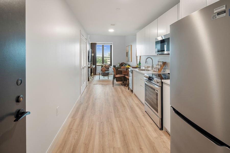 A seamless blend of style and practicality.
Enjoy preparing meals in a kitchen crafted with intention.
