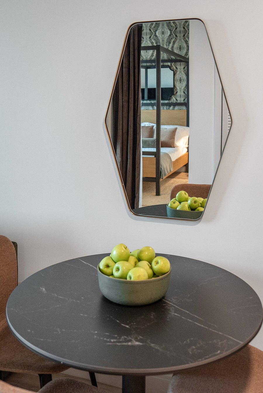Elegant furnishings and gentle lighting set a tranquil tone.
A space that transforms every night into a peaceful escape.