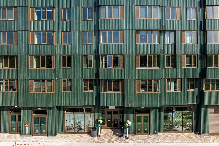 A modern, design-forward building that sets the tone for your stay.
Experience elevated living from the moment you arrive.