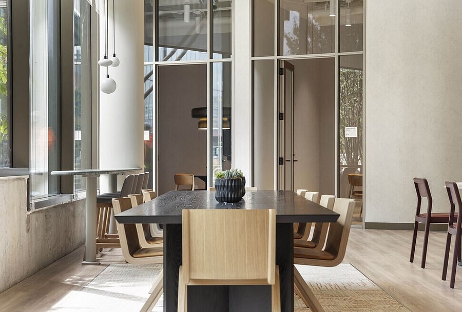 A bright and modern meeting space ready for your next idea.
Settle in, connect, and create with ease.
