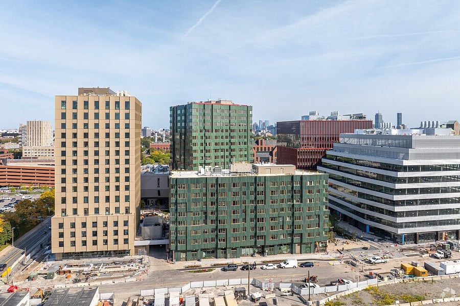 A striking building that blends style, function, and serenity.
Your elevated home base for an exceptional stay.