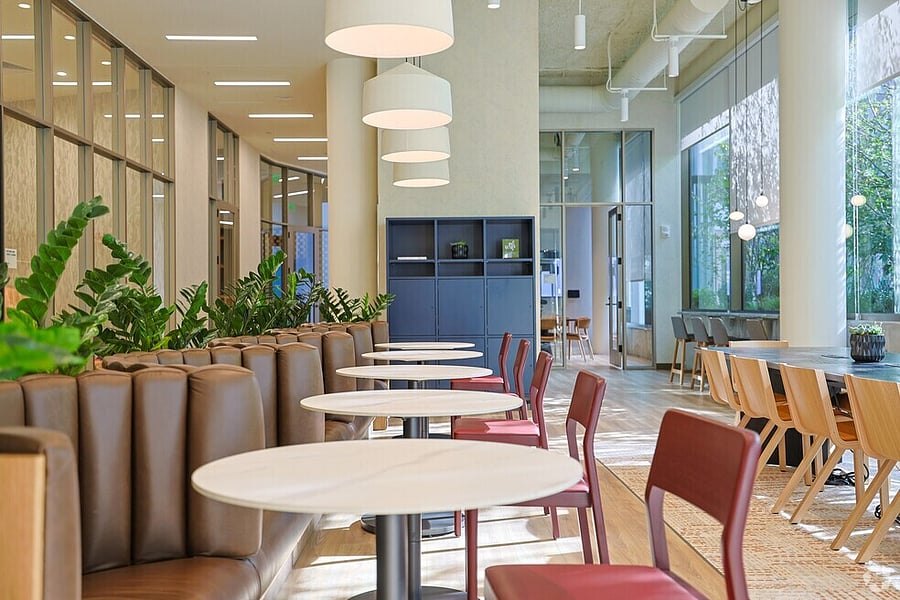 A private, professional setting for focused work sessions.
Ideal for remote professionals and business travelers alike.