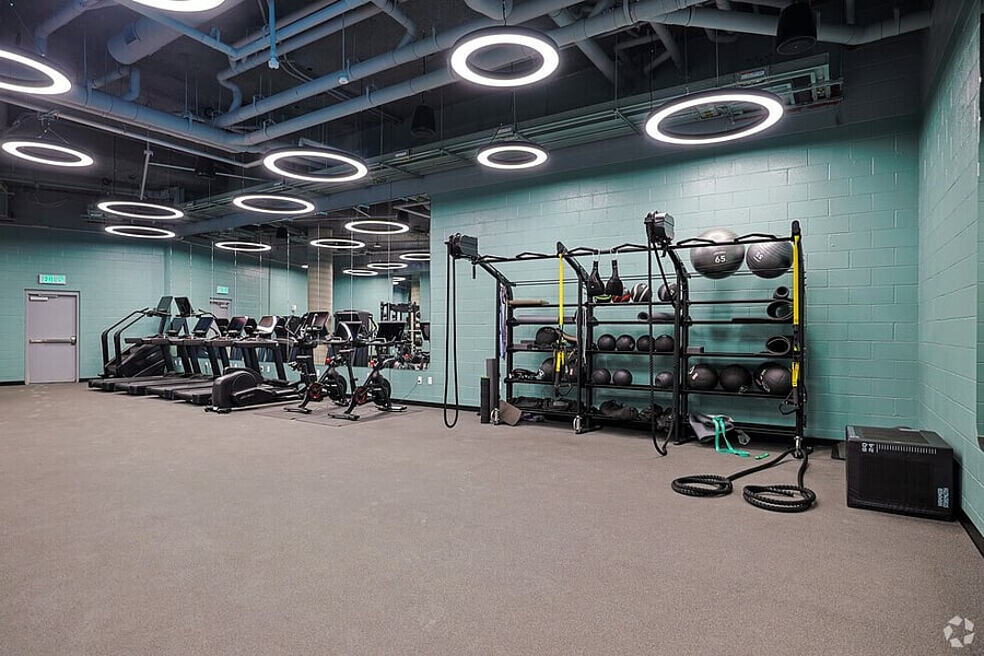 Whether you lift, stretch, or ride, this gym has you covered.
A refined space for daily wellness and strength.